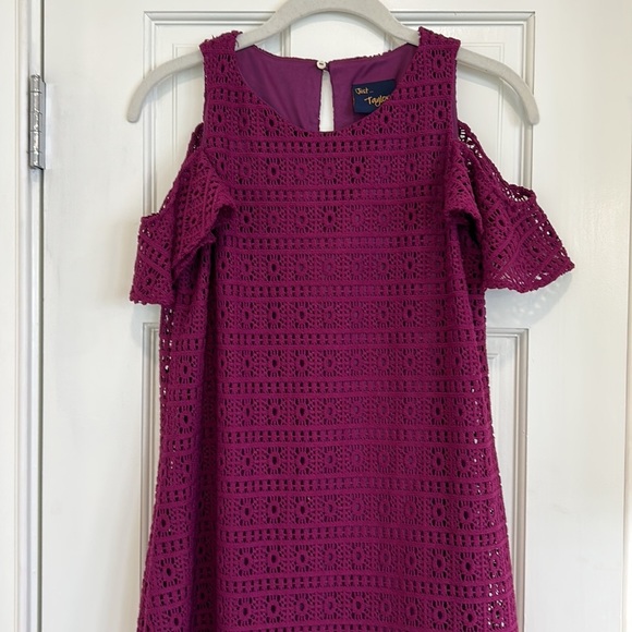 Just Taylor Crochet Overlay Cold Shoulder Dress sz. 4 - Picture 4 of 10